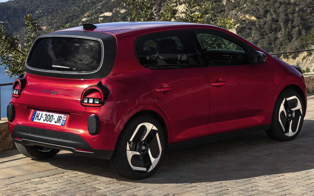 Tre Quarti Posteriore della Renault Twingo E-Tech electric 2026 Color Rouge Absolu